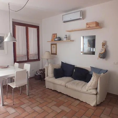 Trilo Piri Apartament *